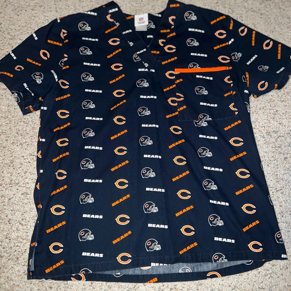NFL MINT CONDITION CHICAGO BEARS SCRUB TOP- size small-
